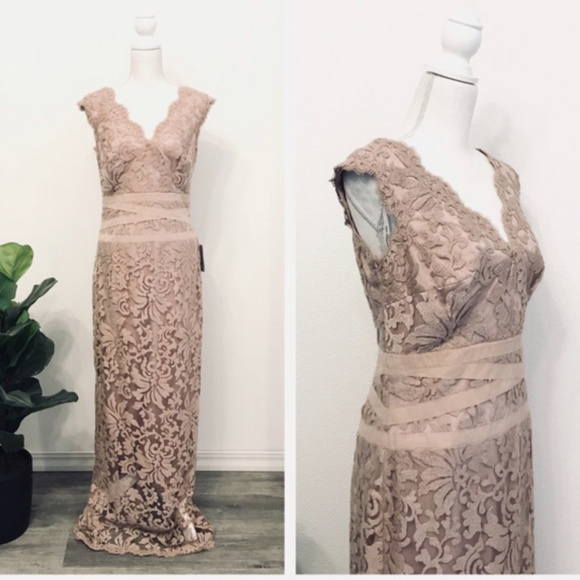 Tadashi Shoji Dresses & Skirts - Tadashi Shoji Lace soft Pink Dress size 10